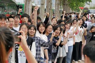 太阳报：伊布圣诞节期间和家人一起在迈阿密海滩享受假期